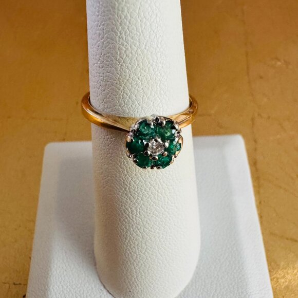 14K Yellow Gold Vintage Emerald Flower Ring size 6.25 - Picture 1 of 8